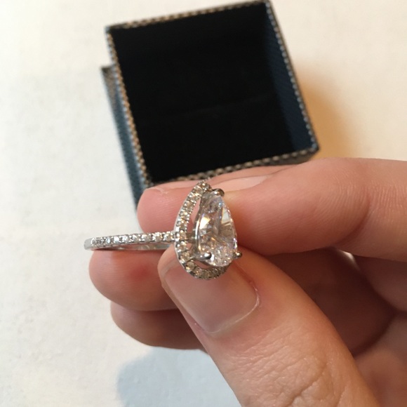 Gorgeous ring😍 - Picture 2 of 4